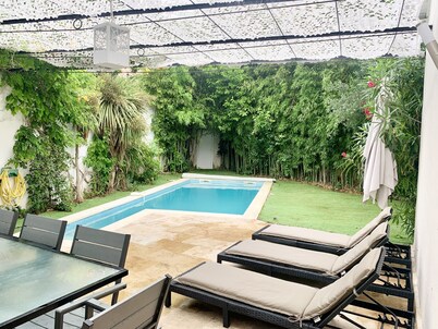 Villa ideal for 11 with 5 bedrooms, 4 bathrooms, swimming pool, private parking.