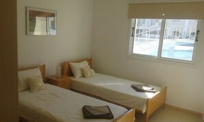 2 bedrooms, iron/ironing board, travel cot, WiFi