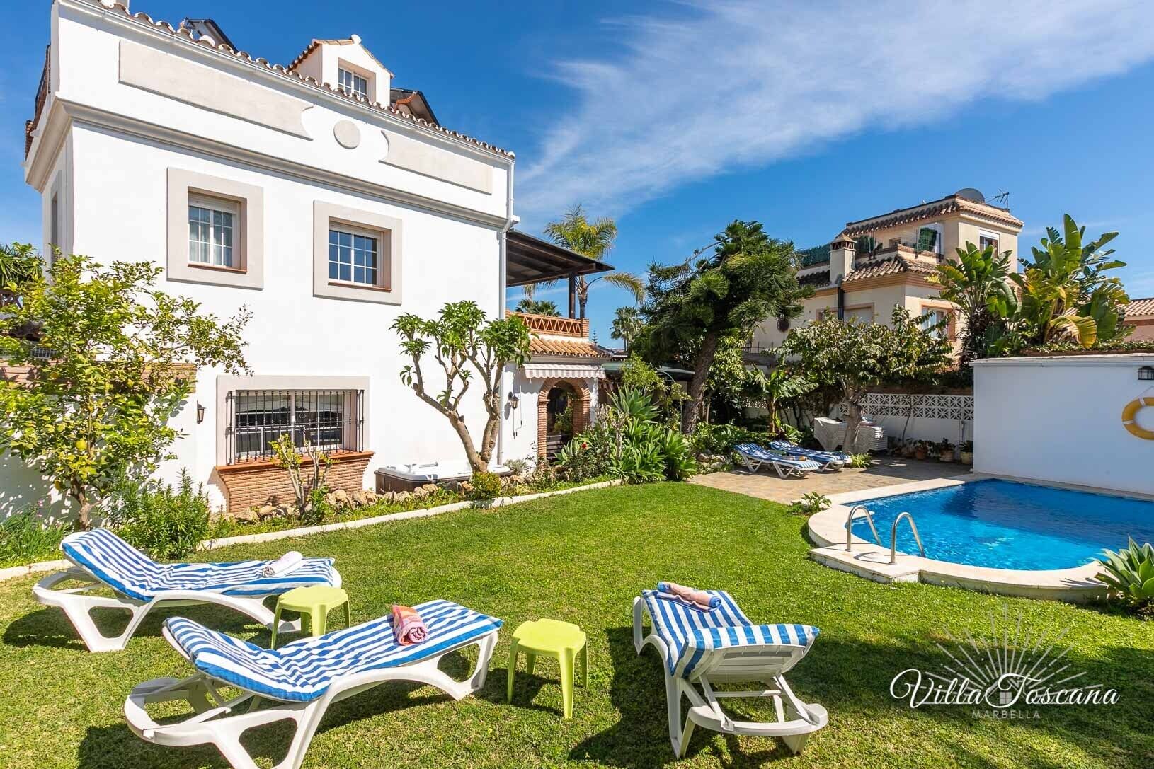 Holiday Villa with private pool on the beach