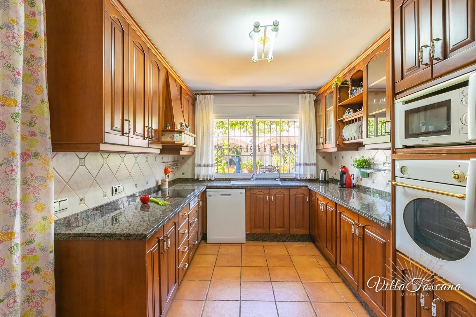 Holiday Villa with private pool on the beach