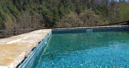 Apartamento en la naturaleza: piscina, barbacoa y entorno único
