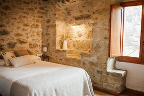 3 slaapkamers, een strijkplank/strijkijzer, wifi, beddengoed