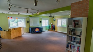Interior entrance - Estes Park Adventure Hostel (Estes Park)