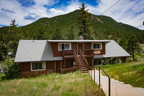 Exterior - Estes Park Adventure Hostel (Estes Park)