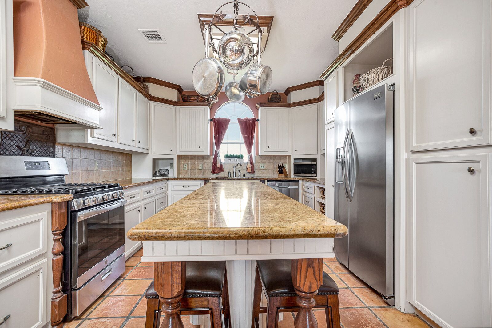 Open Floor Concept Designed to Entertain w/ Inspiring Sunsets, Texas Sky & ⭐️s 