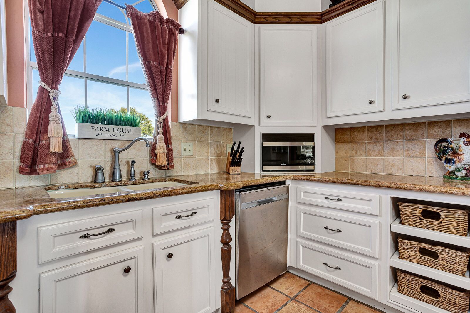 Open Floor Concept Designed to Entertain w/ Inspiring Sunsets, Texas Sky & ⭐️s 