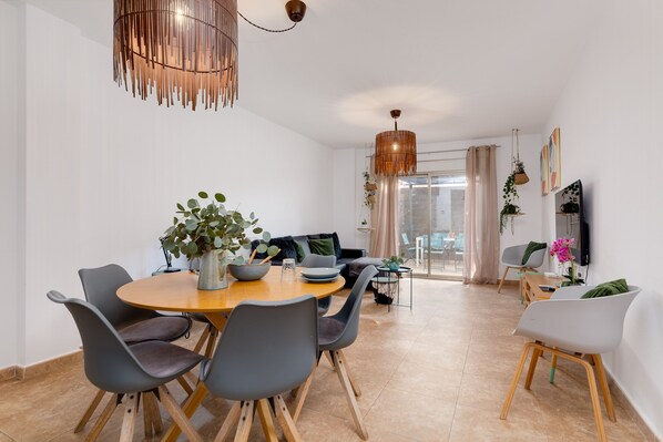 Interior - APARTMENT WITH COMMUNITY POOL. 400 METERS FROM THE BEACH. LARGE YARD. (Torrevieja)