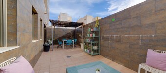 APARTMENT WITH COMMUNITY POOL. 400 METERS FROM THE BEACH. LARGE YARD.