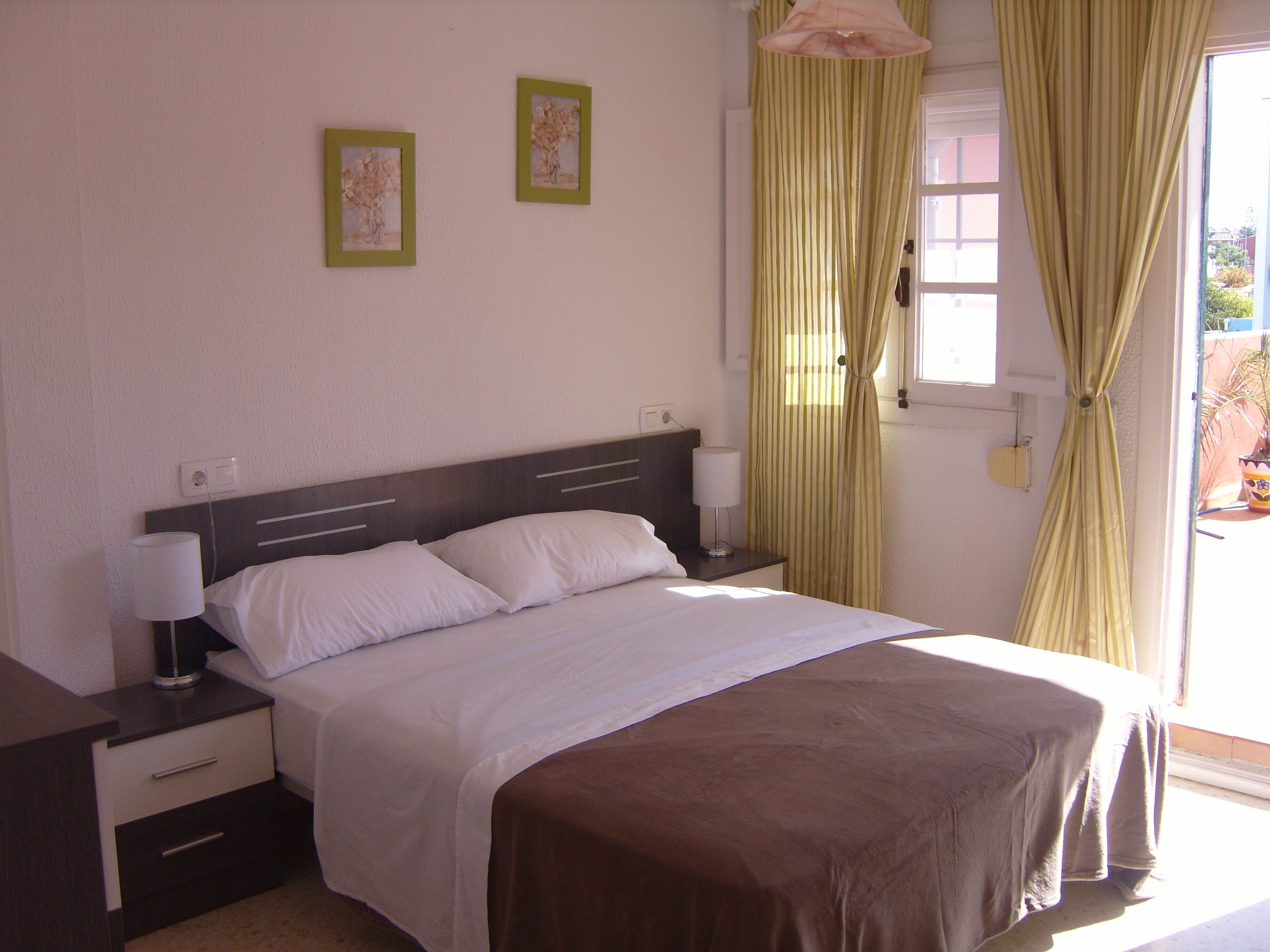 Nice Double Bed Room  With Rooms Bike and Dive