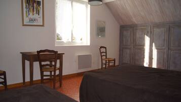 4 quartos, ferros/tĂĄbuas de passar roupa, Wi-Fi de cortesia