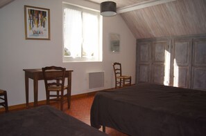 4 Schlafzimmer, Bügeleisen/Bügelbrett, kostenloses WLAN, Bettwäsche