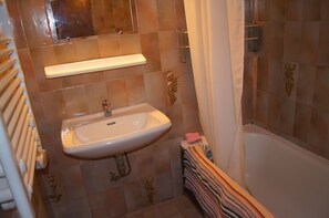 Baignoire, serviettes fournies