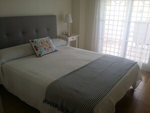 2 slaapkamers, een strijkplank/strijkijzer, wifi, beddengoed