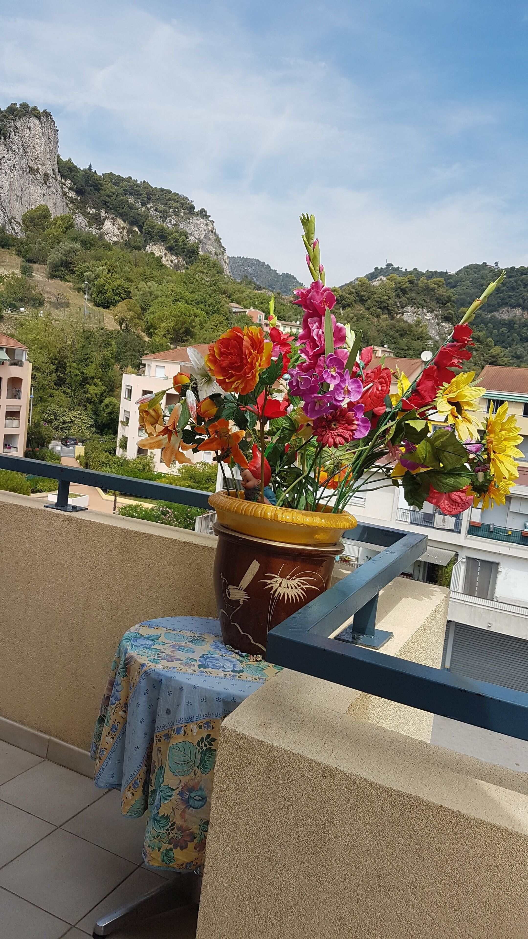 beautiful sunny apartment not far from amenities: bakery; pharmacy; mede