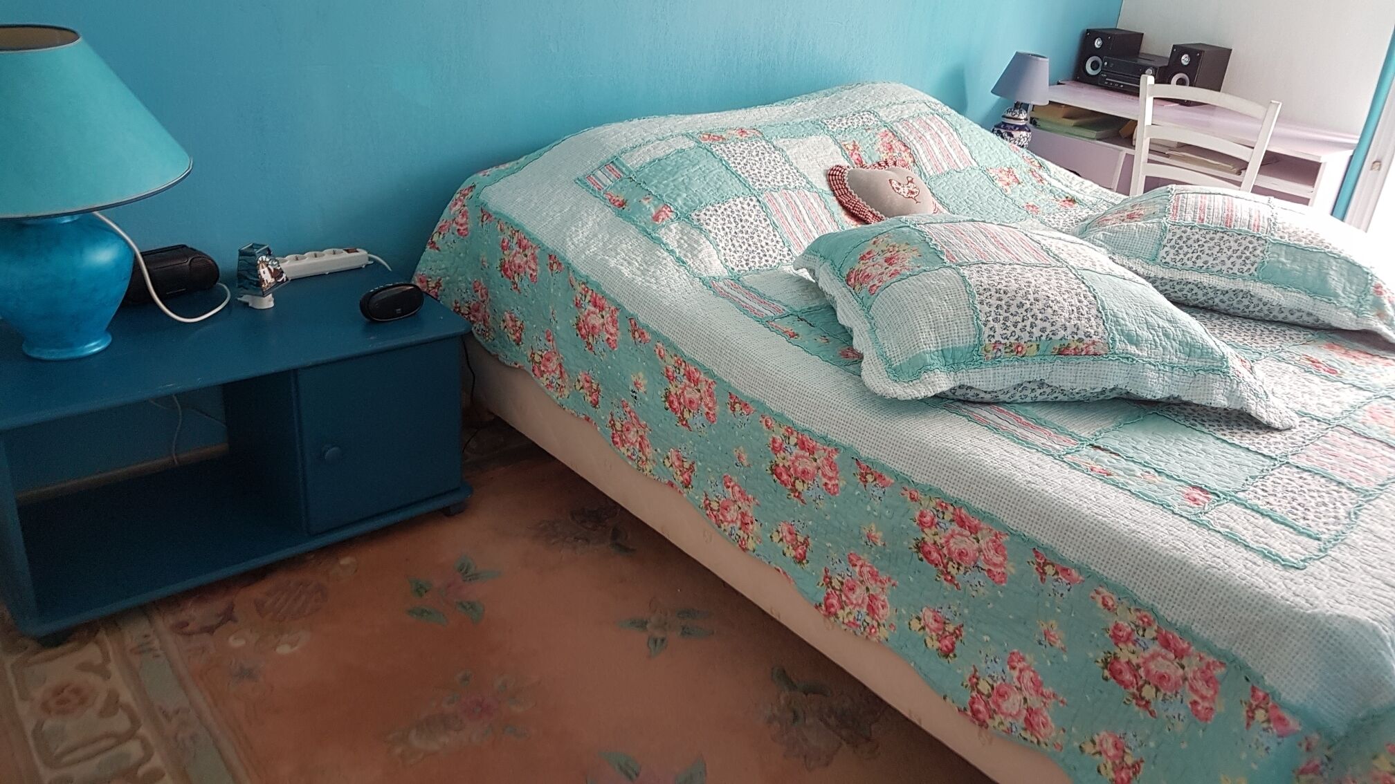 beautiful sunny apartment not far from amenities: bakery; pharmacy; mede