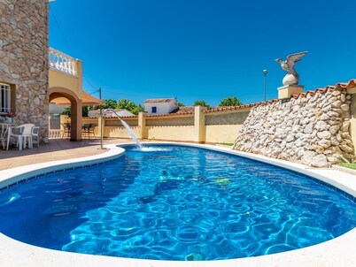 VILLA 9 bedrooms, wifi, games room, private pool
