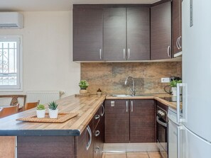 Refrigerador, microondas, horno y lavavajillas 