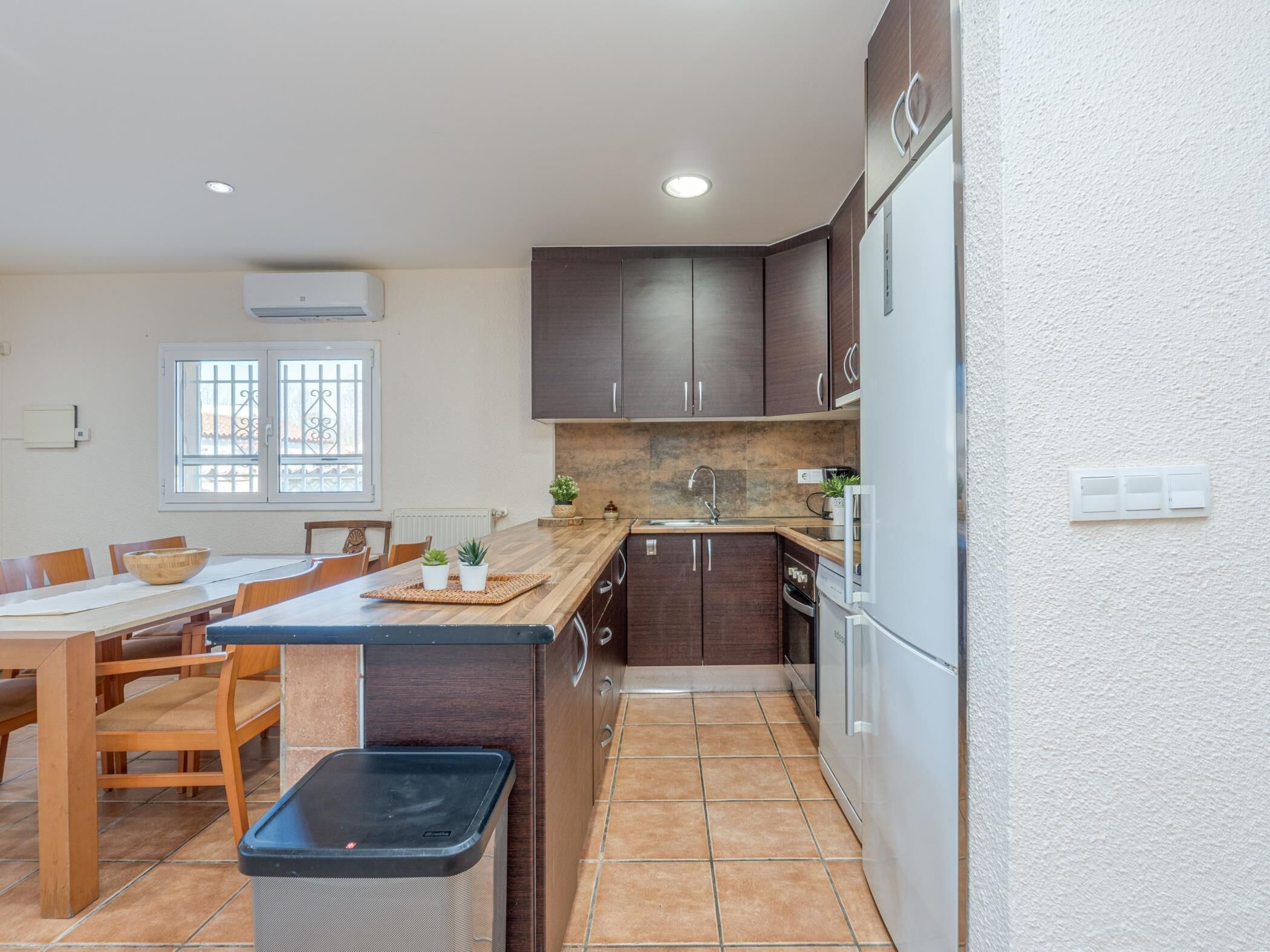 VILLA 8 hab. dobles, wifi, billar, piscina privada