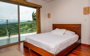 1 bedroom, desk, travel crib, WiFi - 1B/1B POOL /SPECTACULAR LAKE ARENAL VIEWS!! (Tilarán)