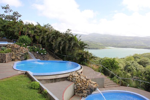 1B/1B POOL /SPECTACULAR LAKE ARENAL VIEWS!!