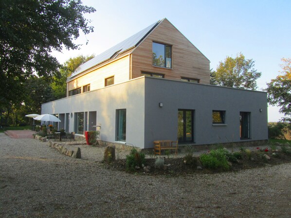 المنشأة من الخارج