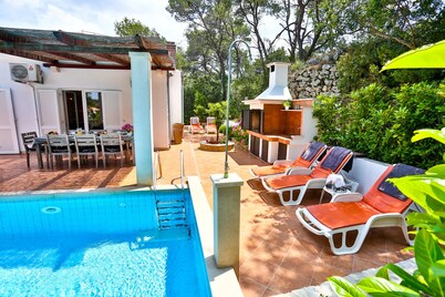 Villa with private pool, BBQ and harbour view  (2 kayaks/2 supboards)