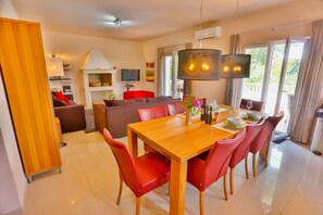 Dining - Villa with private pool, BBQ and harbour view  (2 kayaks/2 supboards) (Lozisca)