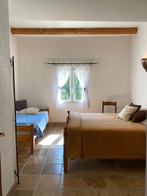 2 bedrooms, iron/ironing board, WiFi, bed sheets - Sumptuous Provencal farmhouse (Villecroze)