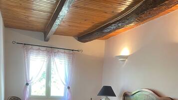 2 chambres, fer et planche Ă  repasser, Wi-Fi, draps fournis