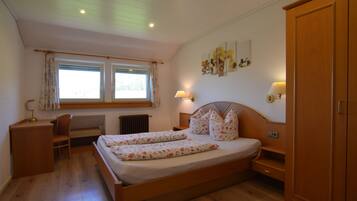 2 habitaciones, tabla de planchar con plancha, wifi y ropa de cama