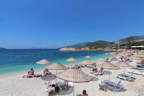 Una spiaggia nelle vicinanze, teli da spiaggia