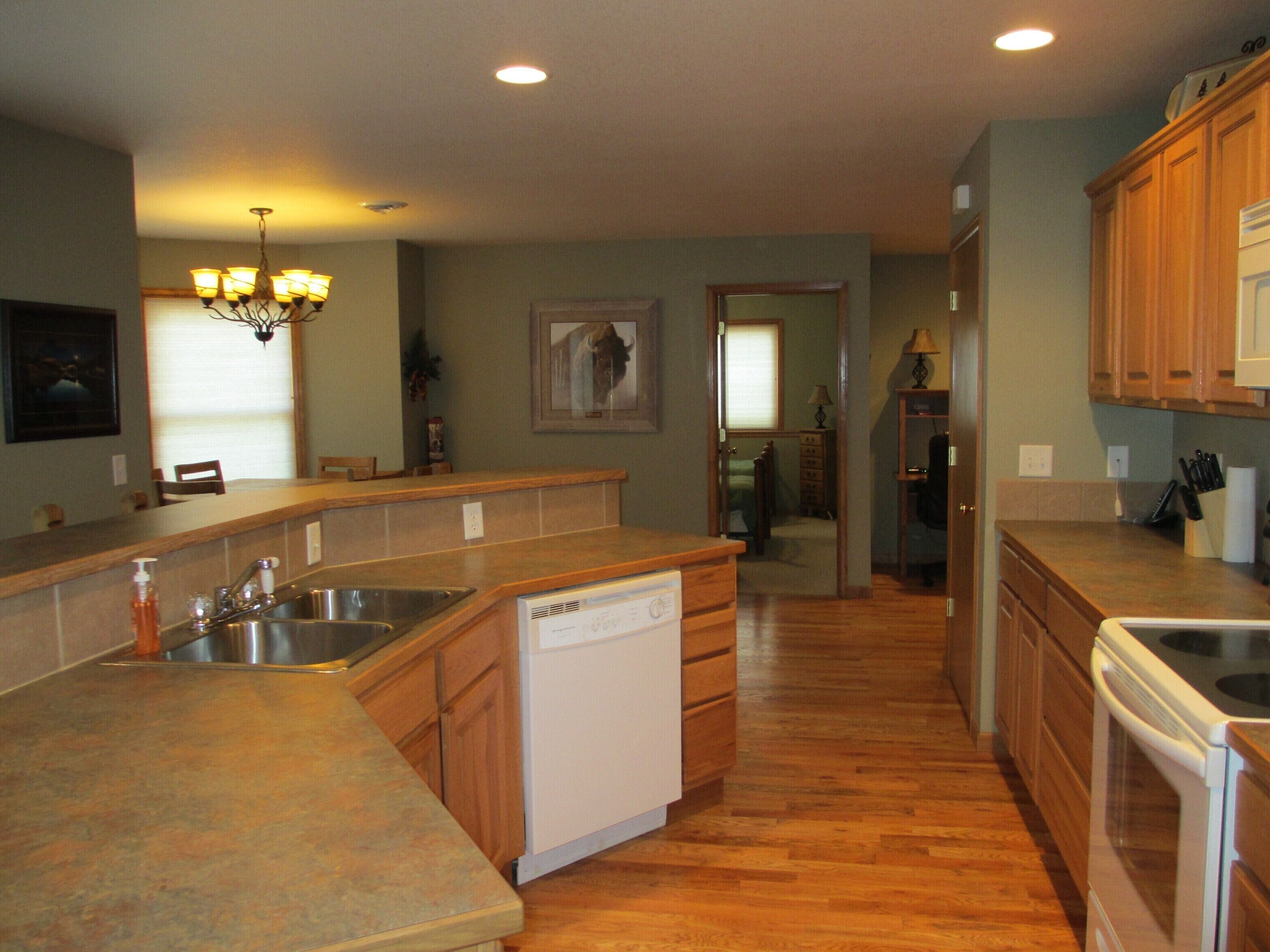 Top Quality Home -Moose Lodge - Great Prices close to RMNP dntn EP hiking trails