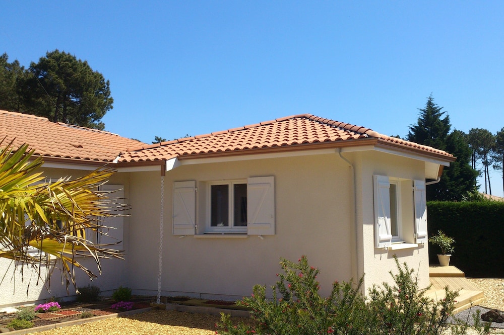 New studio independent with private terrace in villa Andernos les Bains