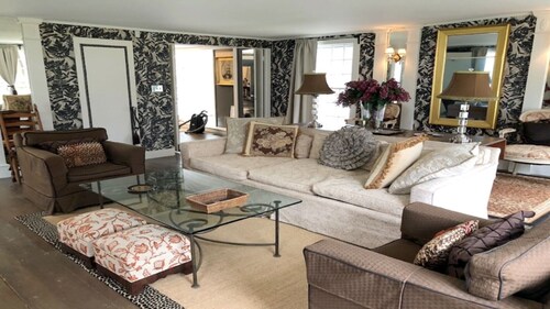 Miner Cottage-Historic Antique Home just steps from the Equinox Resort