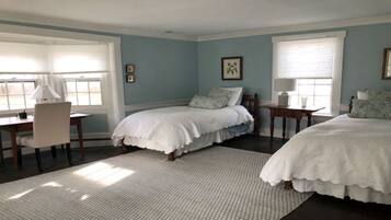 5 bedrooms, iron/ironing board, WiFi, bed sheets