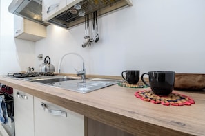 Kjøleskap, ovn, oppvaskmaskin og kaffetrakter/tekoker