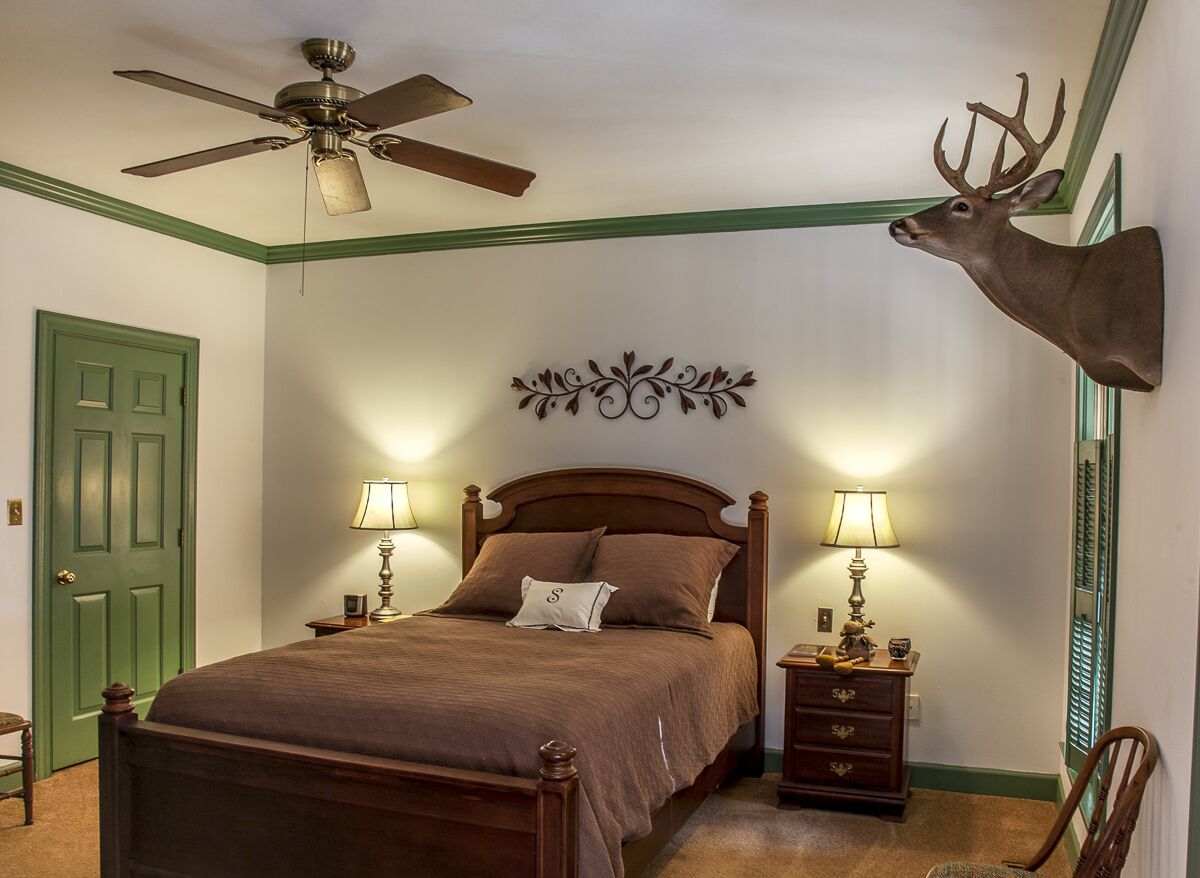 Private 70 Acre Lake, Glamping Tents, 2 Homes, Lakefront Dock House