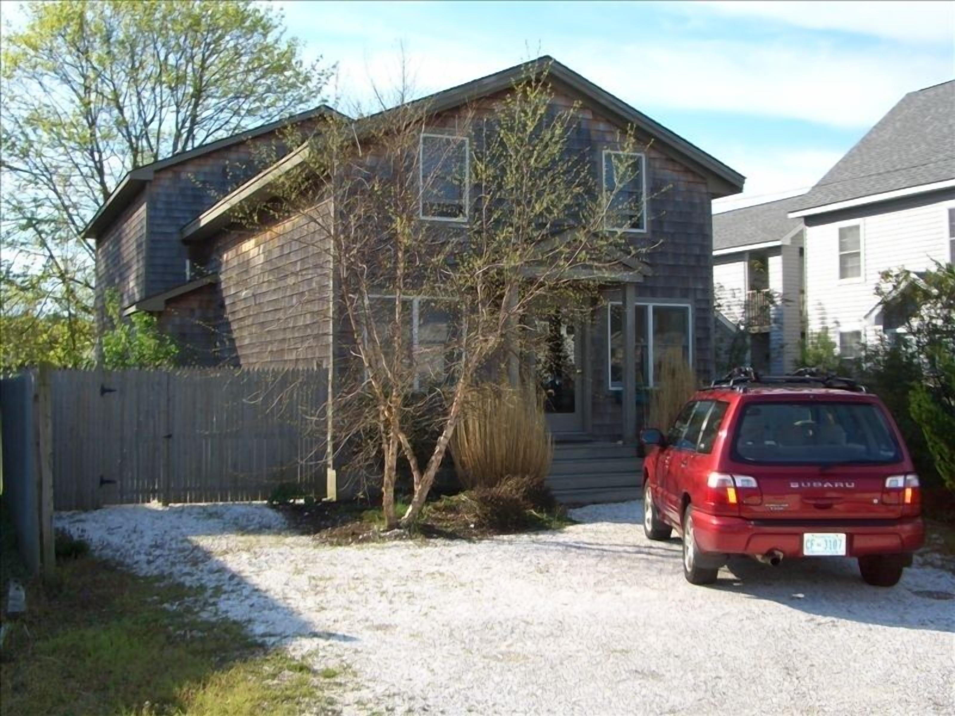 Just 3 blocks from the ocean! Pet-friendly, discounts for 2-week stays