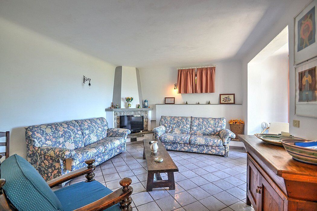 Villa Franca: A bright and sunny two-story villa situated on a promontory facing the sea, with Free WI-FI.