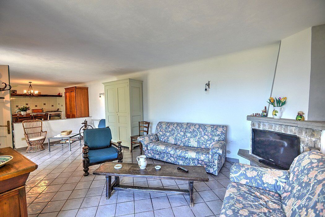 Villa Franca: A bright and sunny two-story villa situated on a promontory facing the sea, with Free WI-FI.