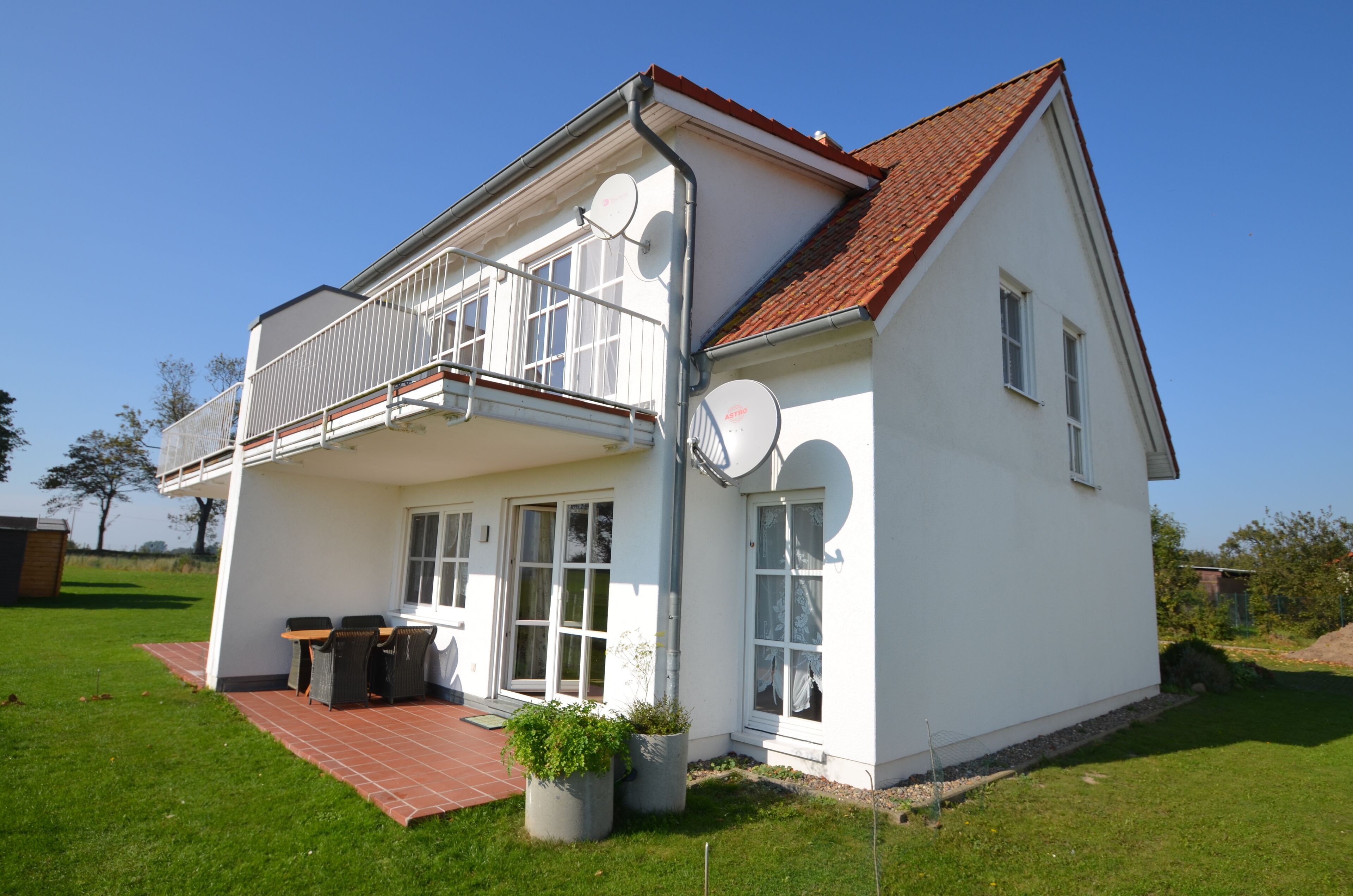 Fishing paradise apartment with boat right on the water