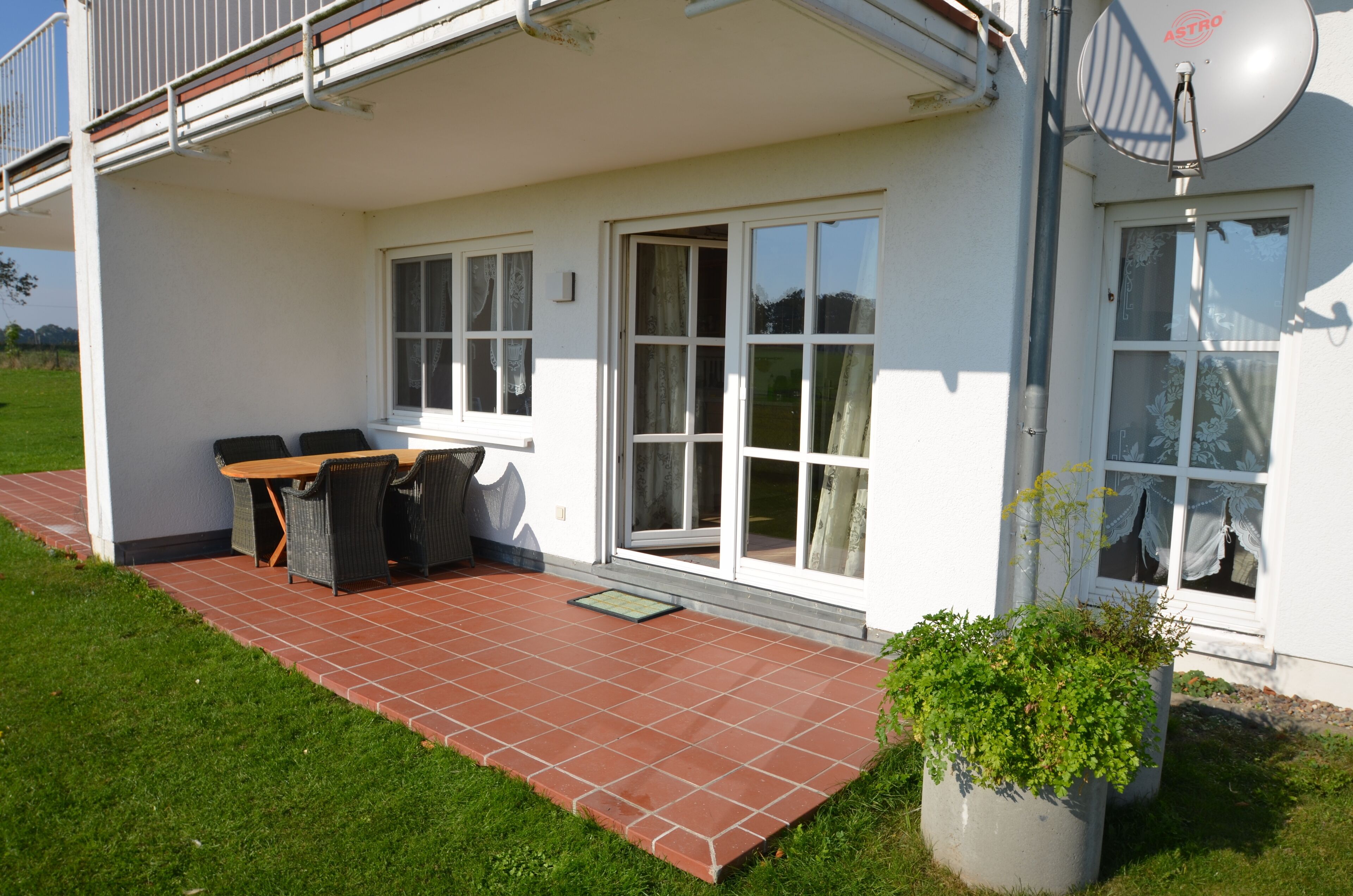 Fishing paradise apartment with boat right on the water