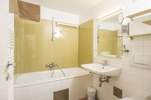 Shower, hair dryer, towels, soap - Apartment 1   top floor apartment with terrace (Wien)