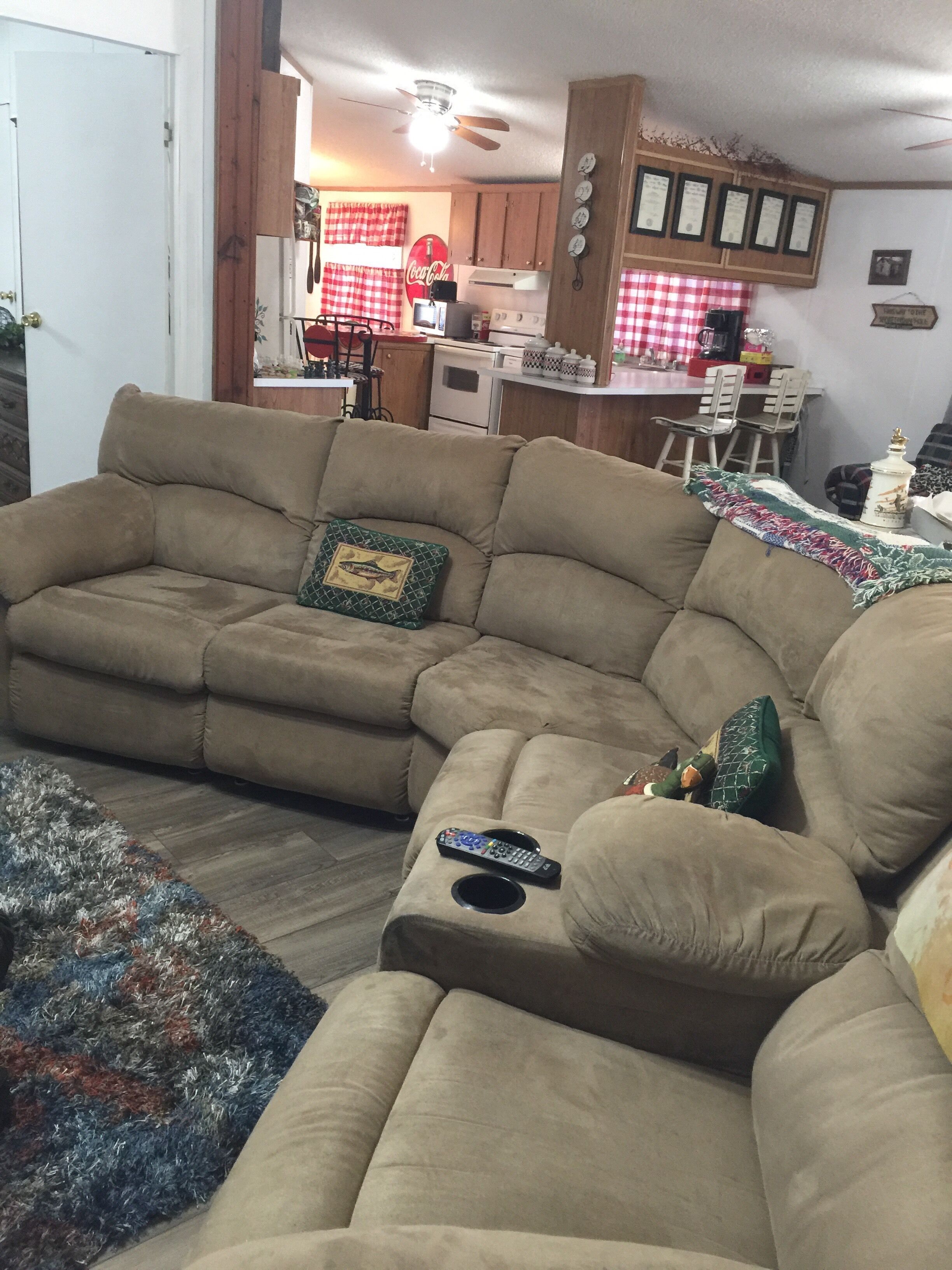 Diamond Hunters,  Flyfishing Hideaway     close to everything