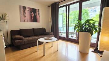 Smart TV, DVD player, stereo