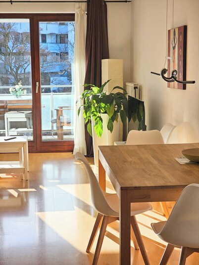 Stylish bright apartment, very conveniently. Metro just around the corner. Internet