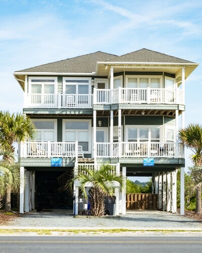 Oceanview, pet friendly, heated private pool, and private beach access