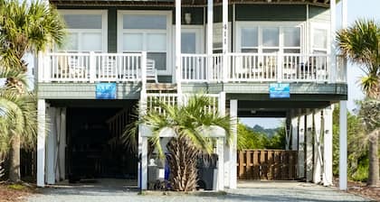 Oceanview, pet friendly, heated private pool, and private beach access