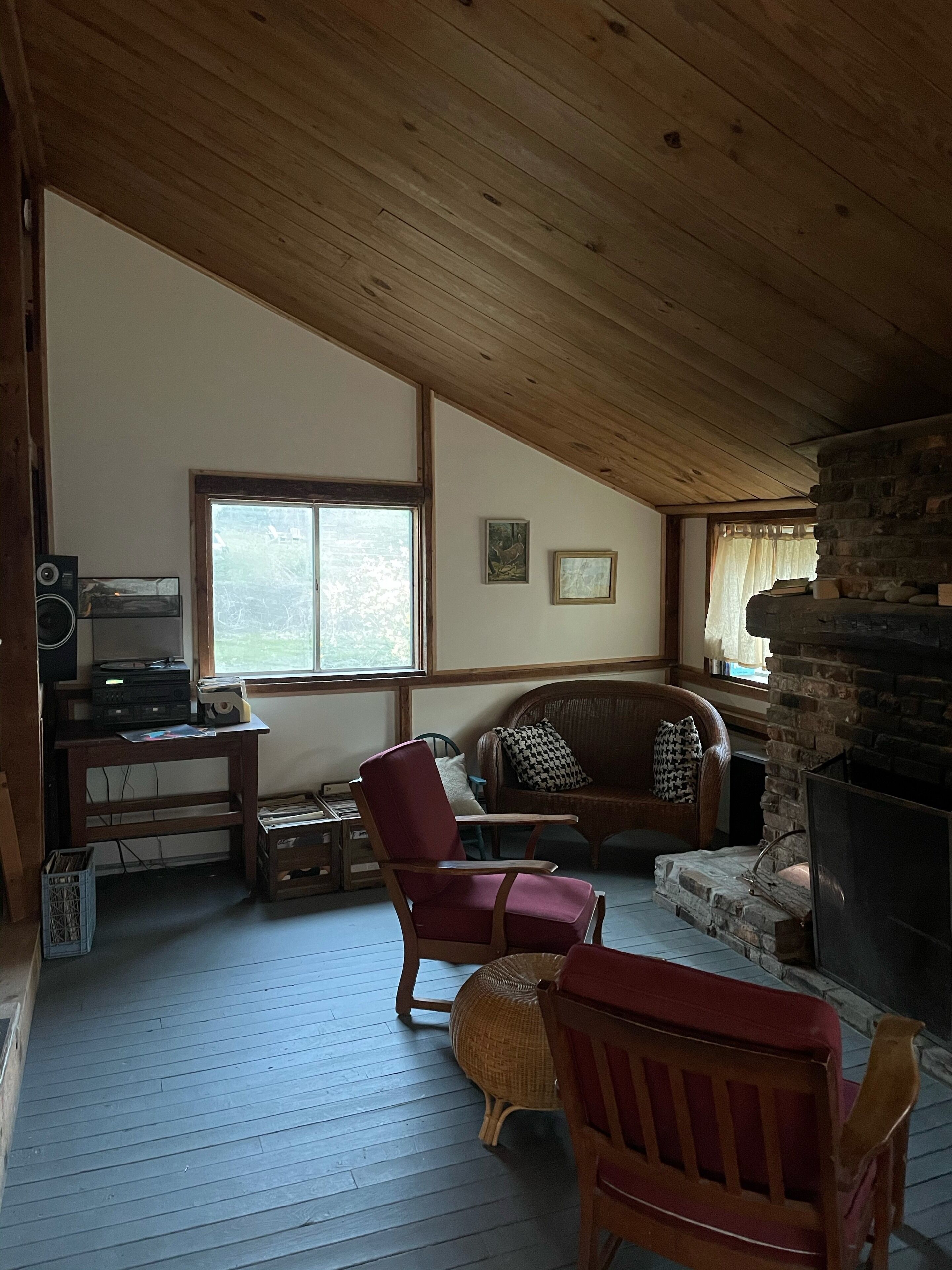 Beautiful Barn on 7 Acres with Pond- Get Away from it All