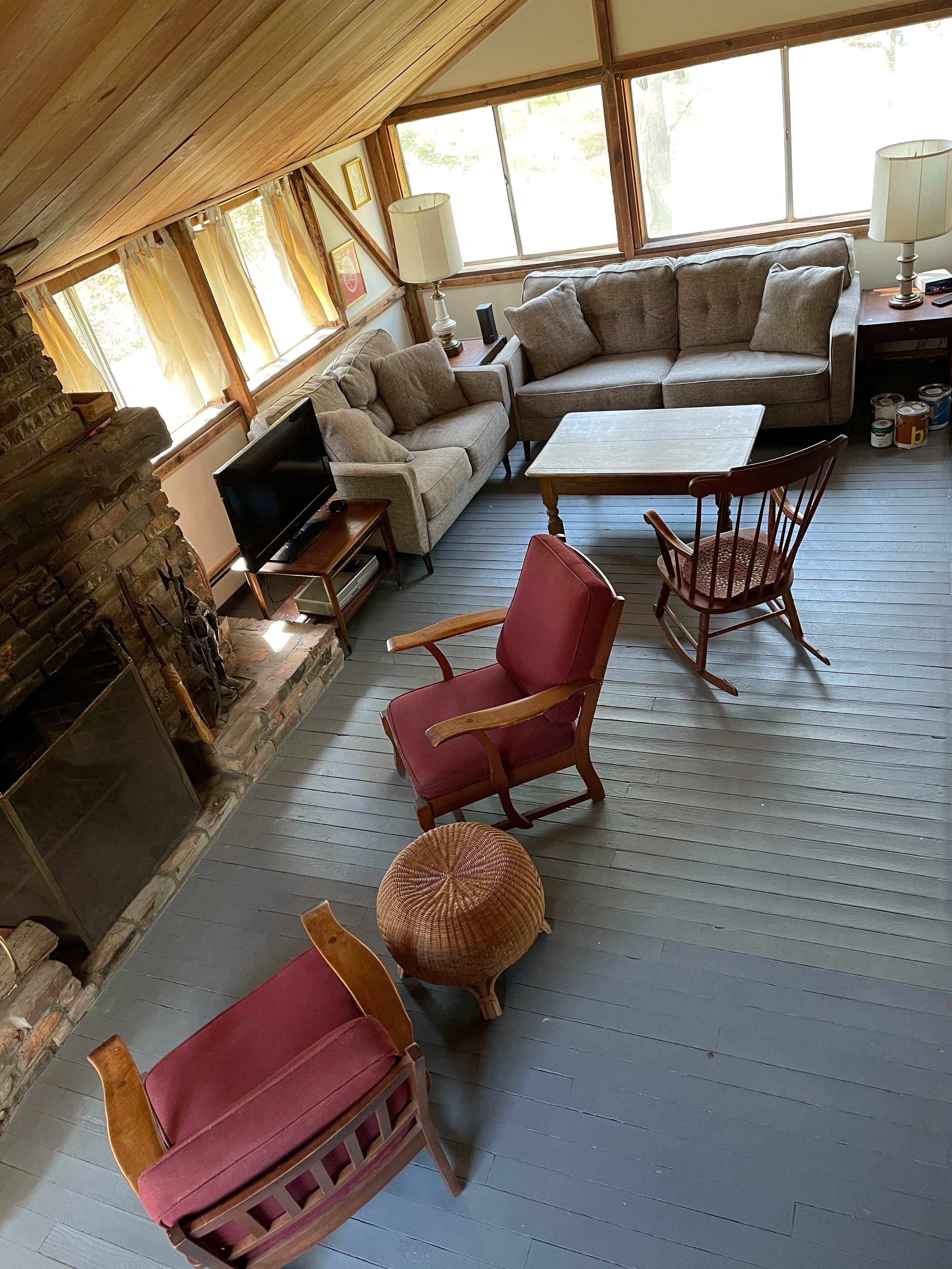 Beautiful Barn on 7 Acres with Pond- Get Away from it All